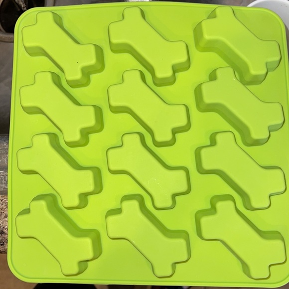 **LIKE NEW Dog Bone Ice Tray** - Picture 2 of 3
